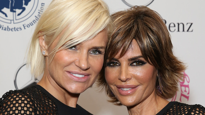 Lisa Rinna et Yolanda Hadid sourient ensemble