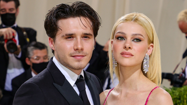 Brooklyn Beckham et Nicola Peltz posent