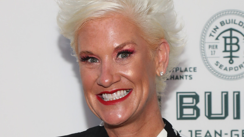 Anne Burrell posant lors d'un événement