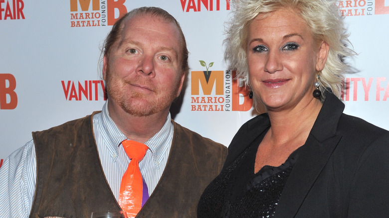 Mario Batali et Anne Burrell sur un tapis rouge