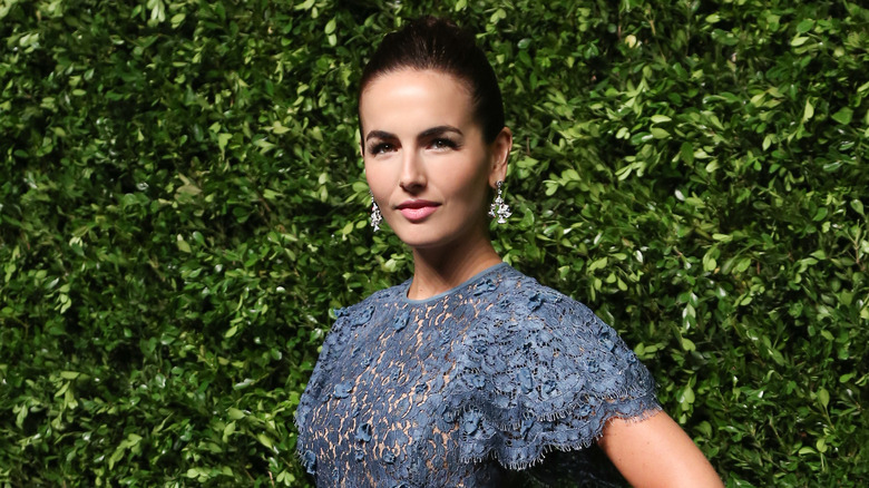 Camilla Belle posant