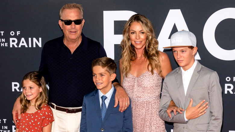 Kevin Costner avec sa famille. 