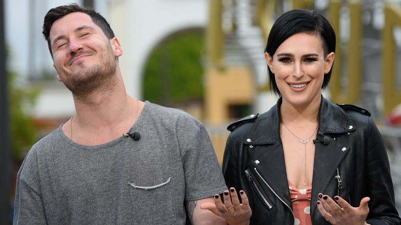 Valentin Chmerkovskiy et Rumer Willis rient