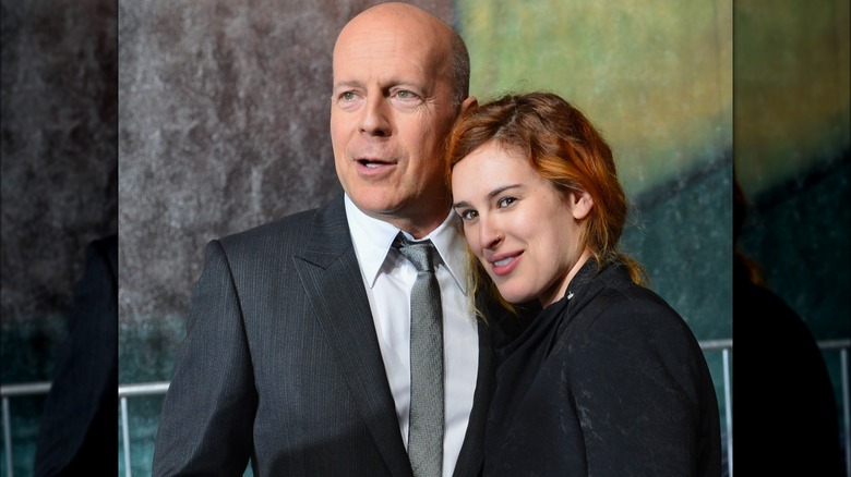 Bruce Willis et Rumer Willis souriant