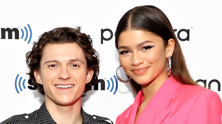 Tom Holland et Zendaya souriant ensemble