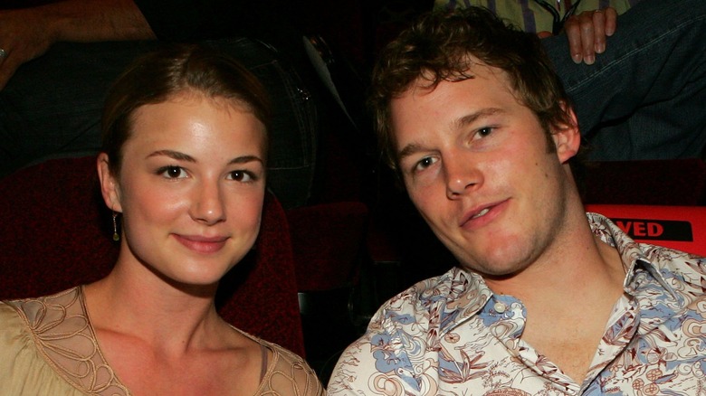 Chris Pratt et Emily VanCamp sourient ensemble