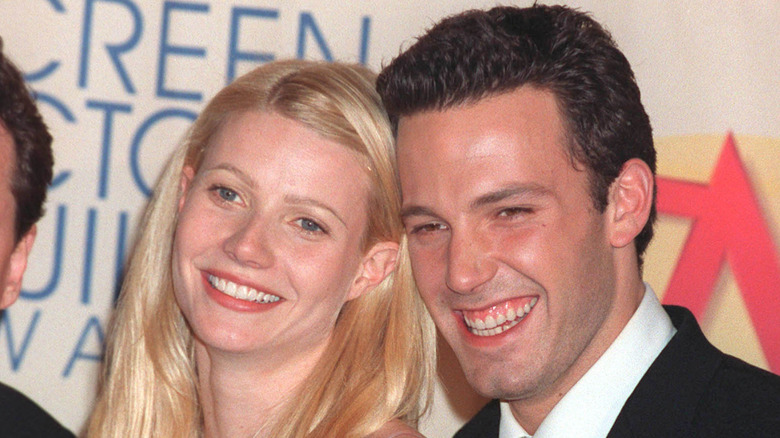 Ben Affleck et Gwyneth Paltrow posant ensemble