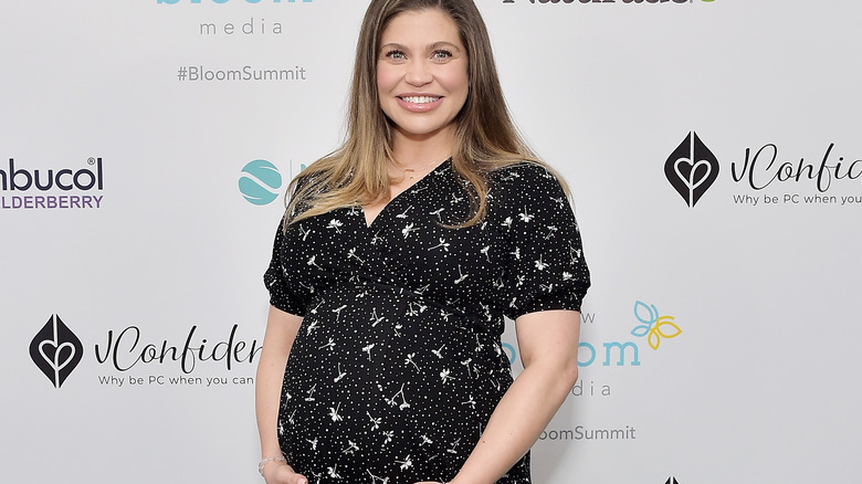 Danielle Fishel posant pour les caméras