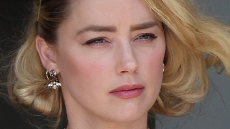 Amber Heard se promène