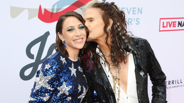 Steven Tyler embrasse Aimee Preston