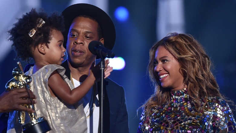 Jaz-Z tenant Blue Ivy avec Beyonce