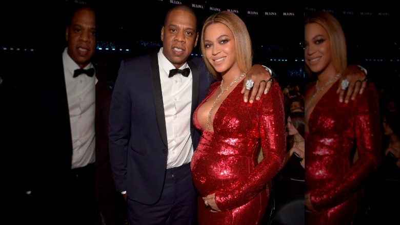 Jay-Z pose avec Beyoncé enceinte