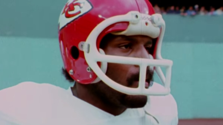 Joe Delaney dans un casque