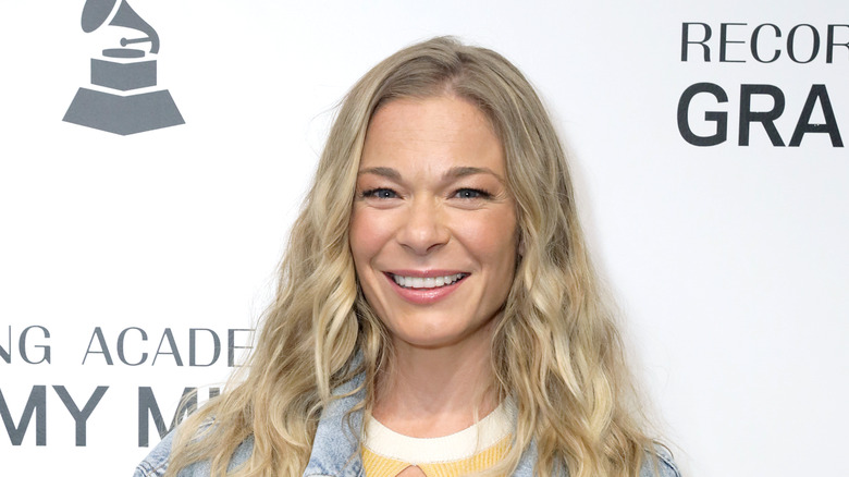 LeeAnn Rimes souriant