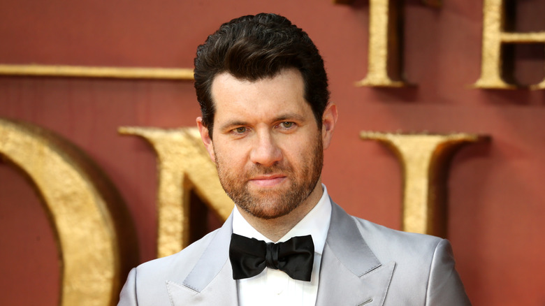 Billy Eichner en nœud papillon noir 