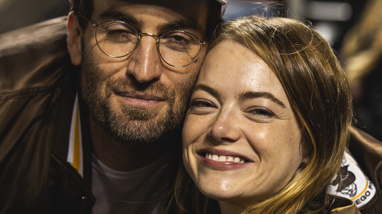 Dave McCary et Emma Stone se mettent à l'aise