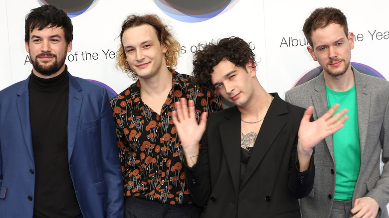 Matt Healy et la pose de 1975