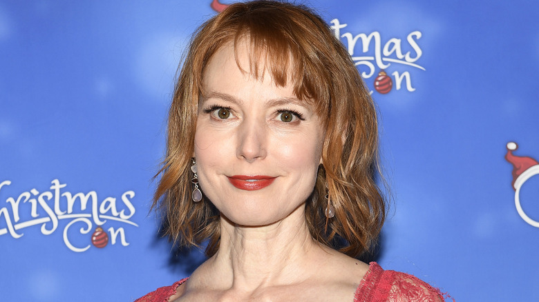 Alicia Witt posant lors d'un événement Hallmark