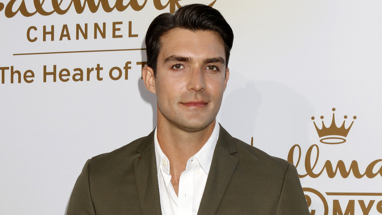 Peter Porte posant lors d'un événement Hallmark