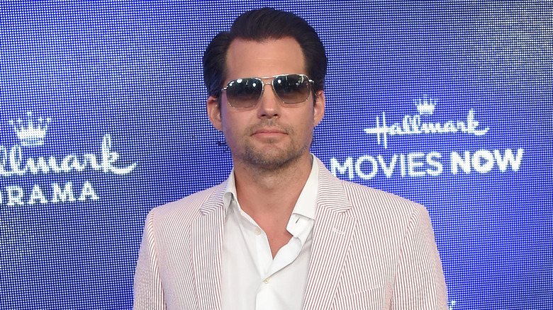 Kristoffer Polaha posant lors d'un événement Hallmark