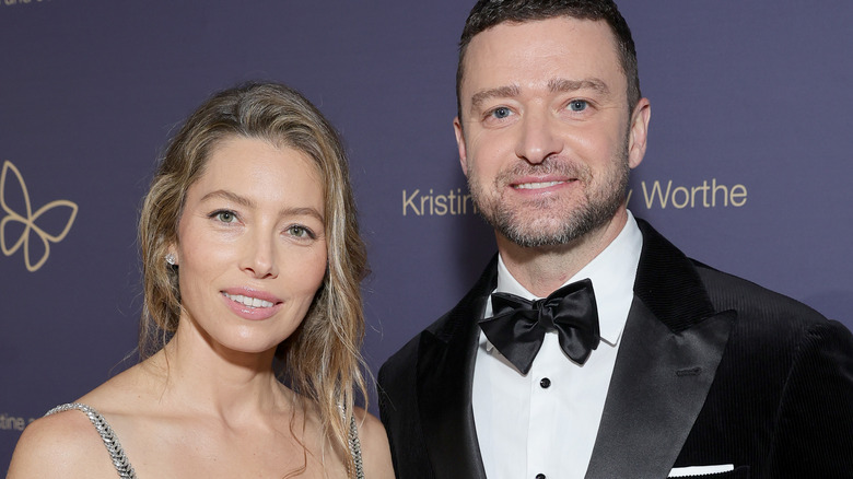 Justin Timberlake souriant avec Jessica Biel