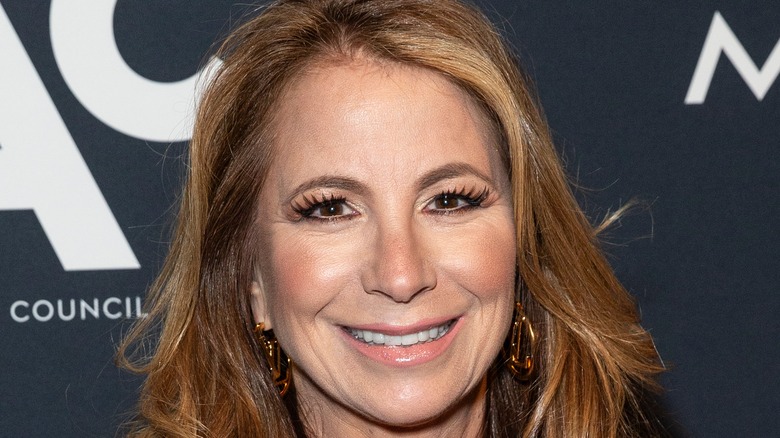 Jill Zarin créoles dorées smile