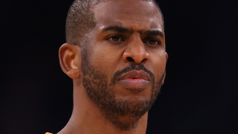 Chris Paul jouant contre les New York Knicks en 2023