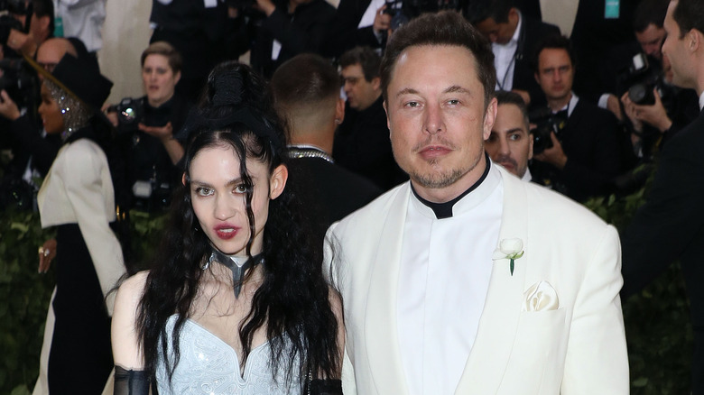 Grimes[posantavecElonMusk[posingwithElonMusk