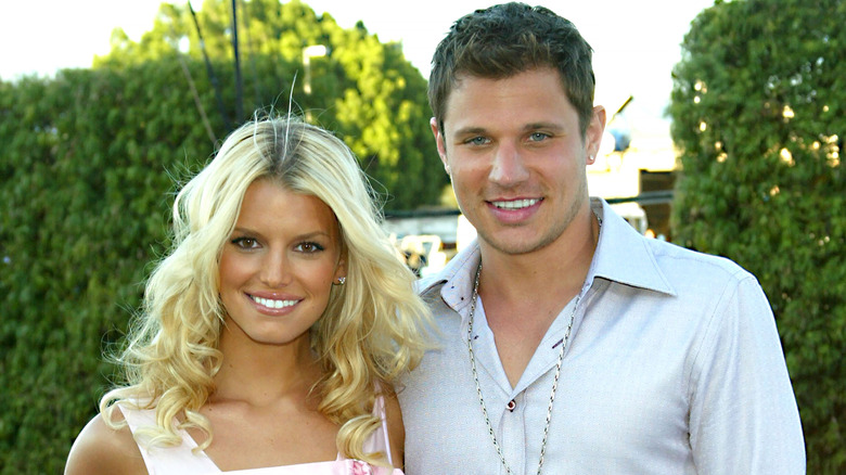 Jessica Simpson et Nick Lachey souriant