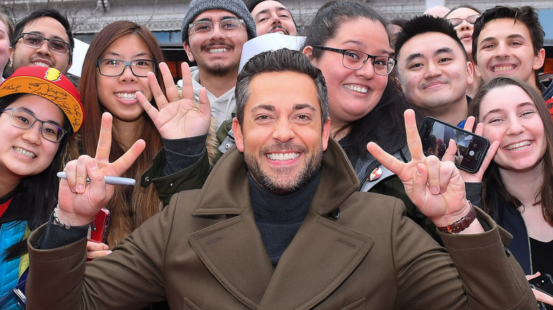 Zachary Levi avec des fans