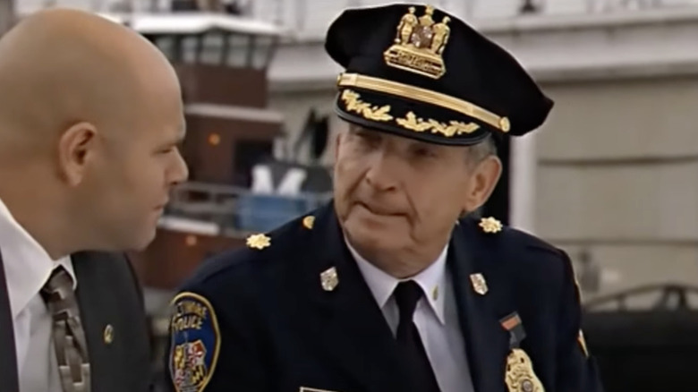 Al Brown en tant que commandant Valchek sur The Wire