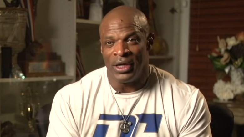 Ronnie Coleman parlant dans une interview