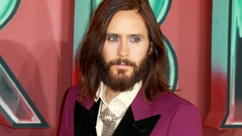 Jared Leto posant 