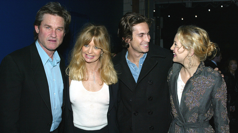 Kate et Oliver Hudson posent avec Kurt Russell et Goldie Hawn