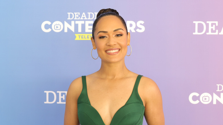 Grace Byers posant lors d'un événement