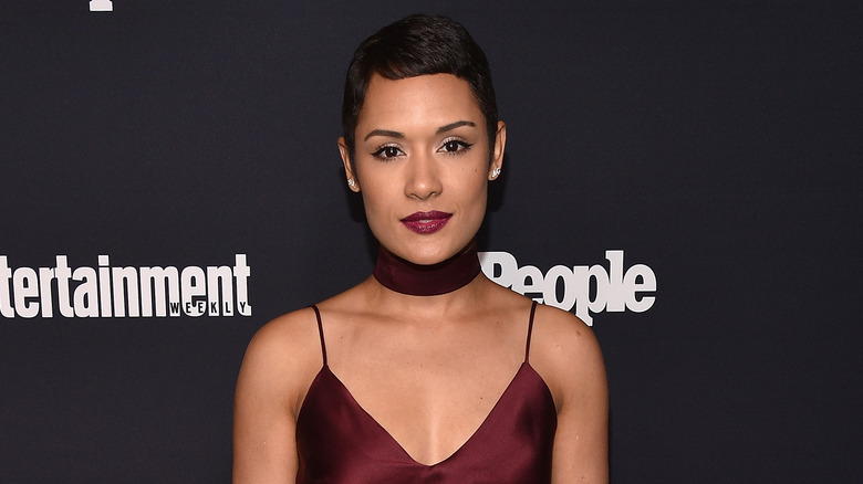 Grace Byers posant lors d'un événement