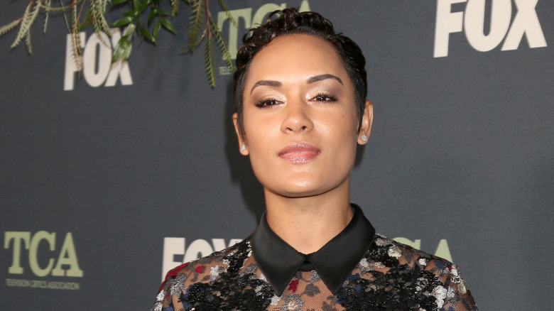 Grace Byers posant lors d'un événement