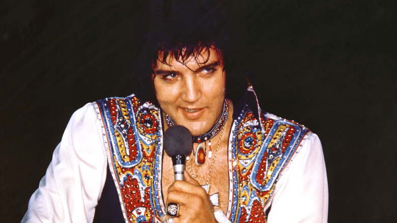 Elvis Presley sur scène