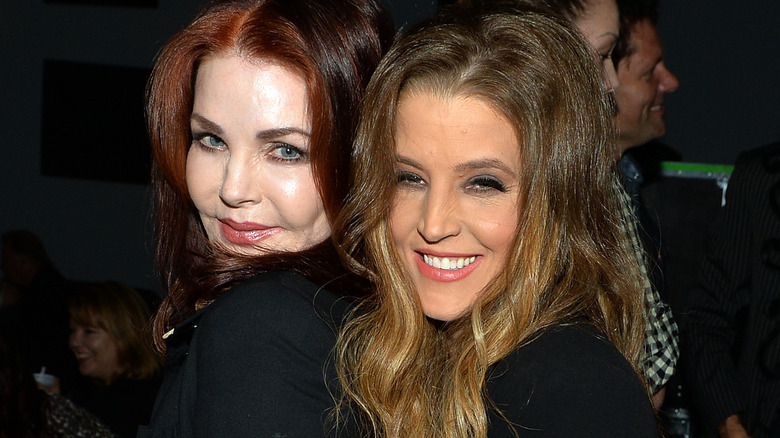 Lisa Marie Presley avec sa mère Priscilla Presley