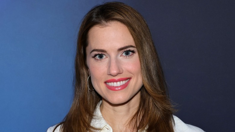 Allison Williams souriante 