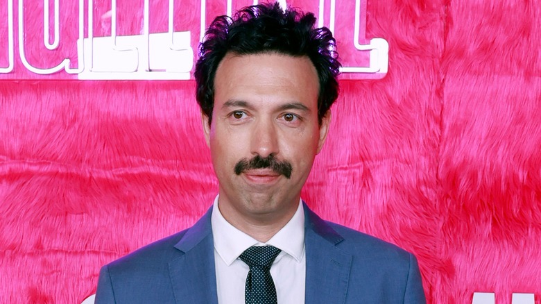 Alex Karpovsky avec une moustache