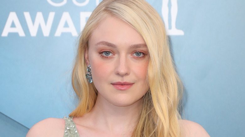 Dakota Fanning posant pour une photo