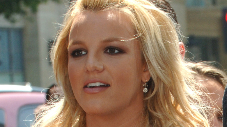 Britney Spears parle dehors