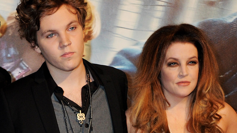 Tapis rouge de Benjamin Keough et Lisa Marie Presley