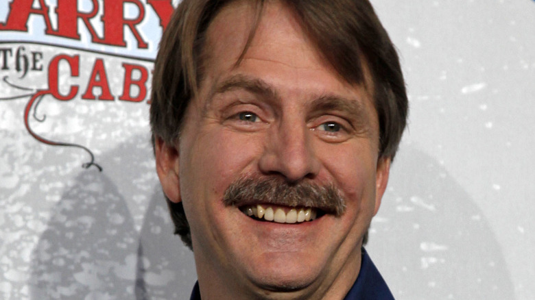 Jeff Foxworthy posant pour les caméras