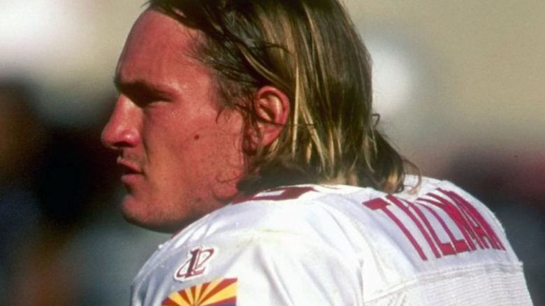 Pat Tillman uniforme de football cheveux longs