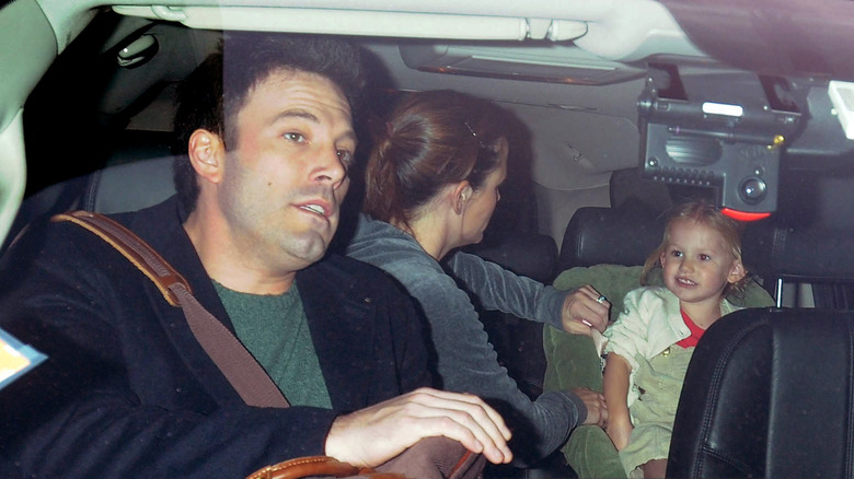 Violet Affleck en tant que tout-petit avec ses parents