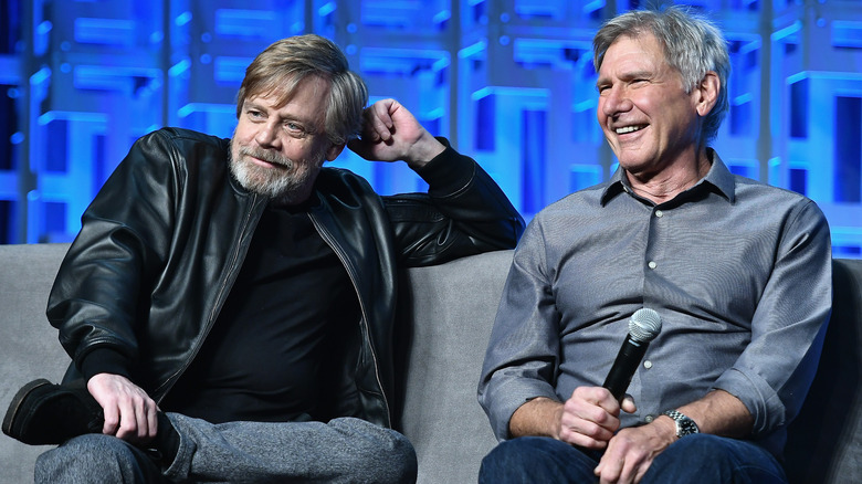 Mark Hamill et Harrison Ford assis