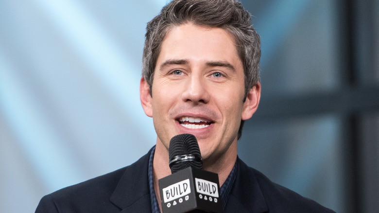 Arie Luyendyk Jr. avec microphone