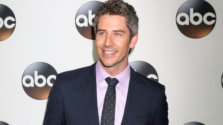 Arie Luyendyk Jr. rayonnant à l'événement